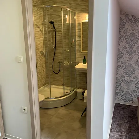 Roompoint Nočitev z zajtrkom 3*