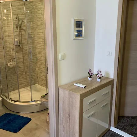 Nočitev z zajtrkom Roompoint