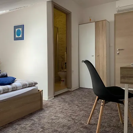 Roompoint Nočitev z zajtrkom 3*