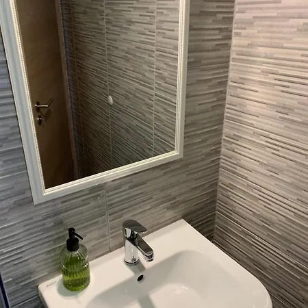 Nočitev z zajtrkom Roompoint 3*