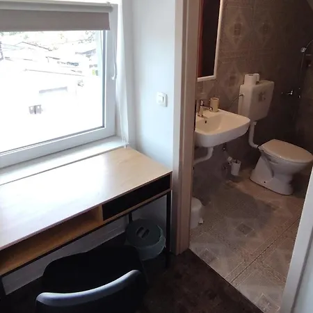 Nočitev z zajtrkom Roompoint Ljubljana