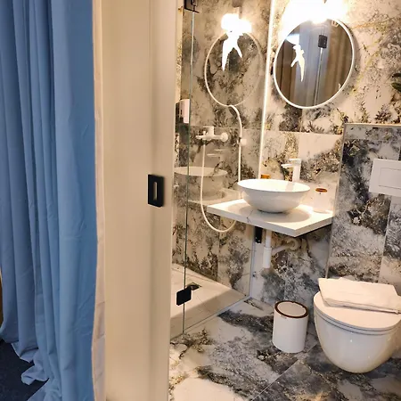 Nočitev z zajtrkom Roompoint Ljubljana