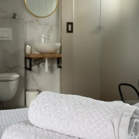 Nočitev z zajtrkom Roompoint