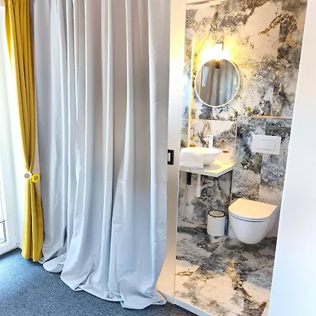 Roompoint Nočitev z zajtrkom 3*