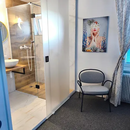 Roompoint Nočitev z zajtrkom