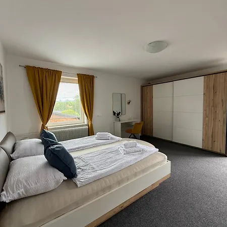 Nočitev z zajtrkom Roompoint