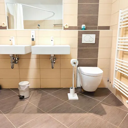 Roompoint Nočitev z zajtrkom 3*